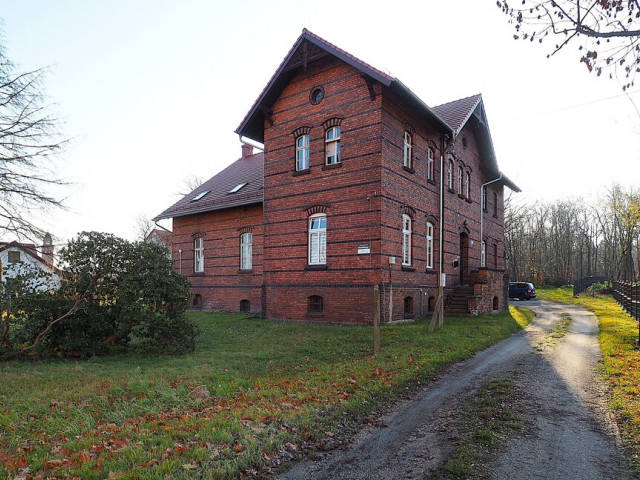 Mieszkanie o pow. 122 m2 + 2x piwnica + ogródek!